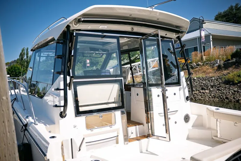 Slide: The Image of Boston Whaler 405 Conquest 2025 - 8