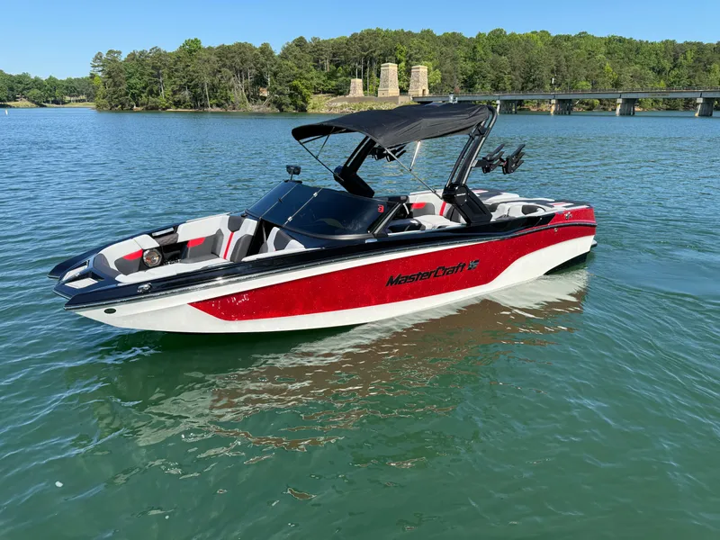 Slide: The Image of MasterCraft XT24 2022 - 12
