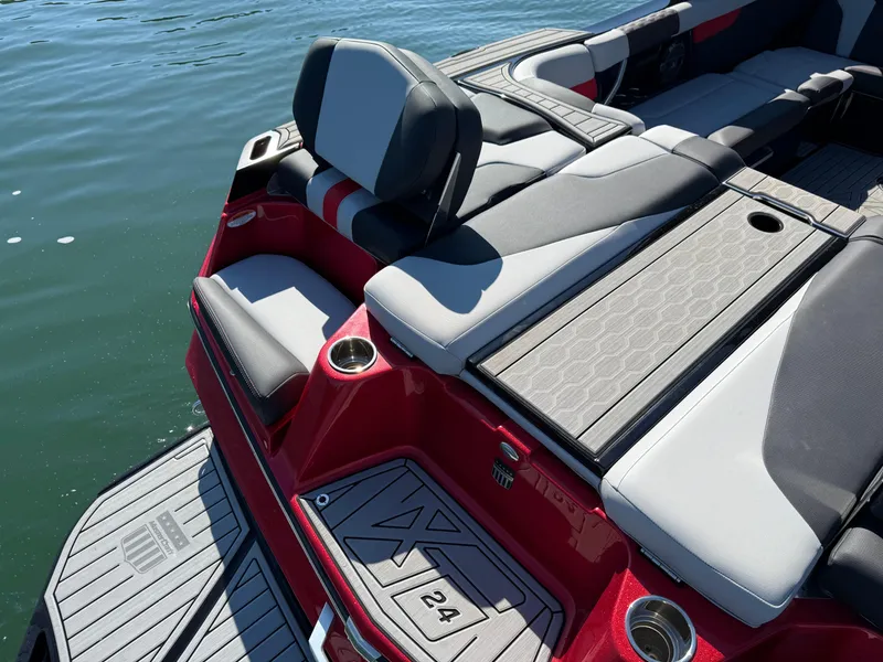 Slide: The Image of MasterCraft XT24 2022 - 14