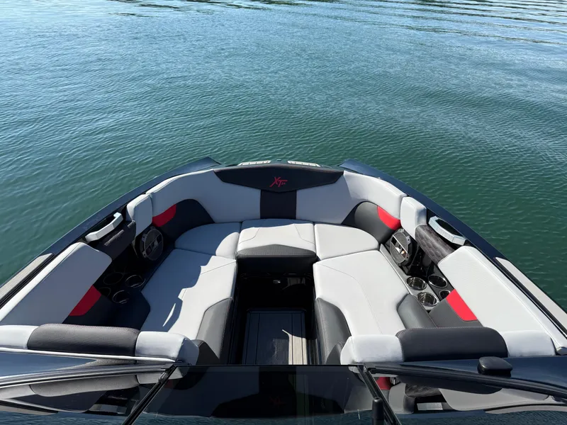 Slide: The Image of MasterCraft XT24 2022 - 15