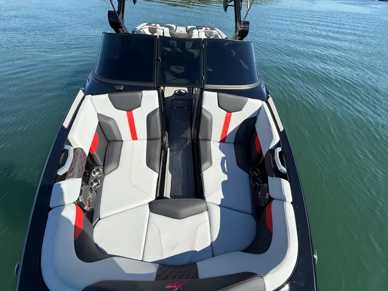 Slide: The Image of MasterCraft XT24 2022 - 16