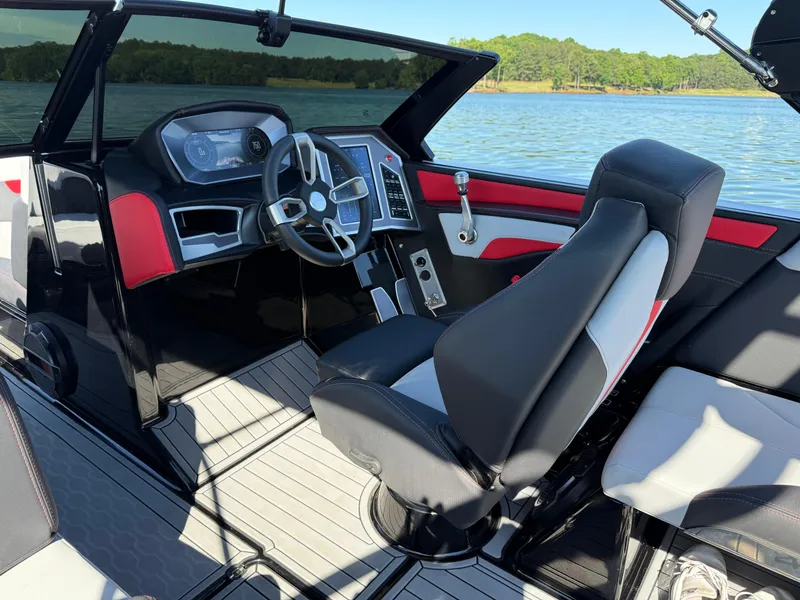 Slide: The Image of MasterCraft XT24 2022 - 17