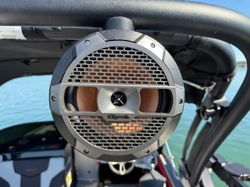 Slide: The Image of MasterCraft XT24 2022 - 27