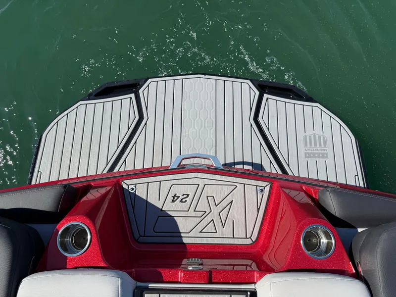 Slide: The Image of MasterCraft XT24 2022 - 28