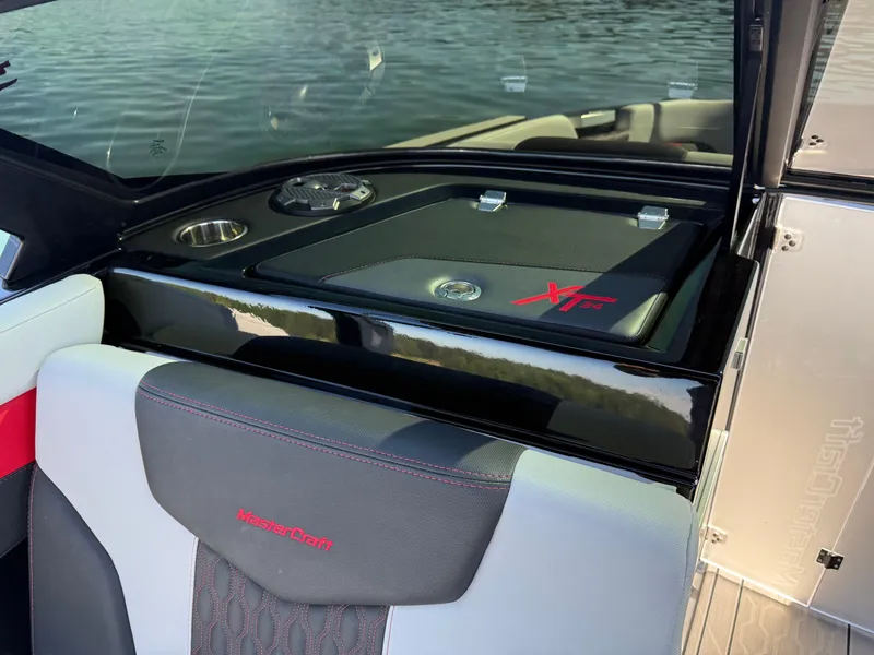 Slide: The Image of MasterCraft XT24 2022 - 29