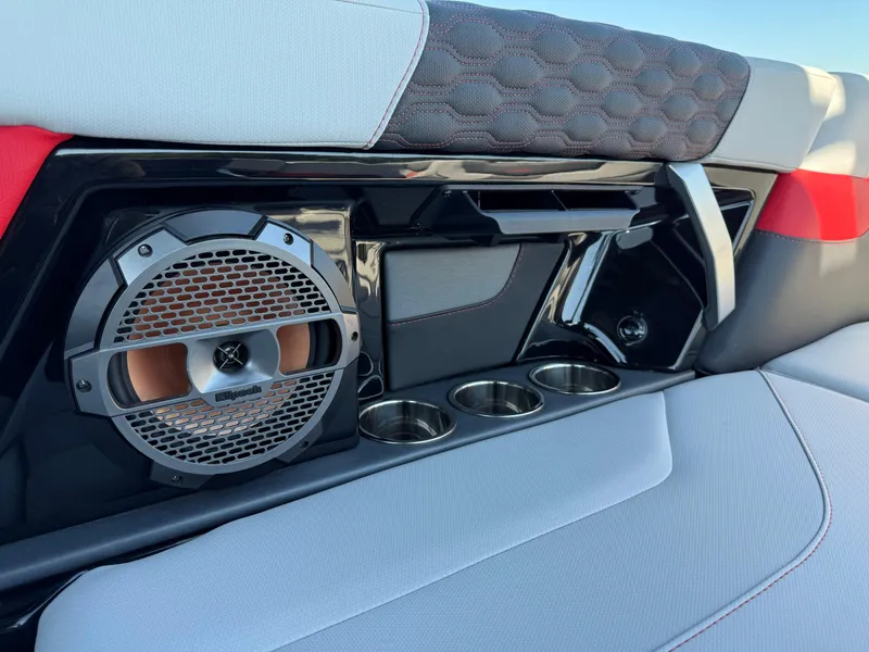 Slide: The Image of MasterCraft XT24 2022 - 34