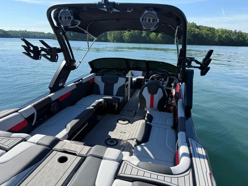 Slide: The Image of MasterCraft XT24 2022 - 5