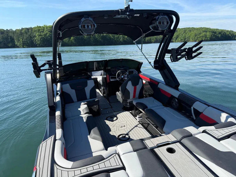 Slide: The Image of MasterCraft XT24 2022 - 6