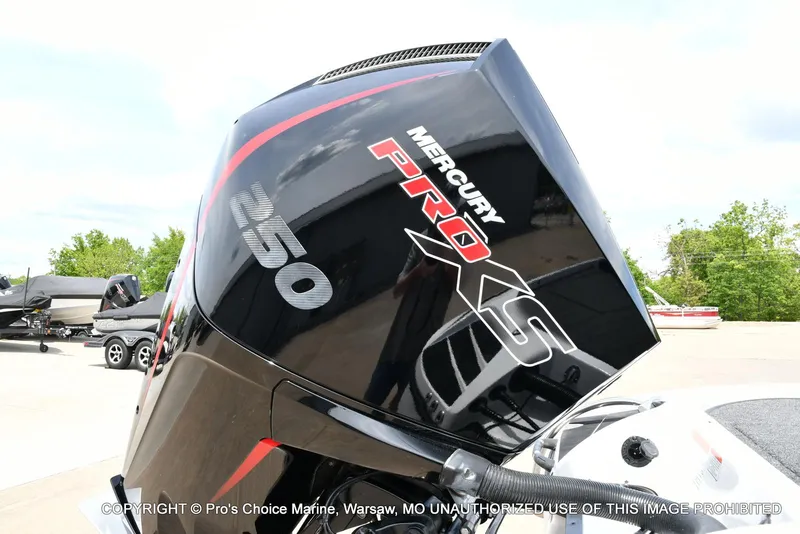 Slide: The Image of 2024 Nitro Z20 Pro with Mercury 250 Pro XS engine, outdoor display. - 20