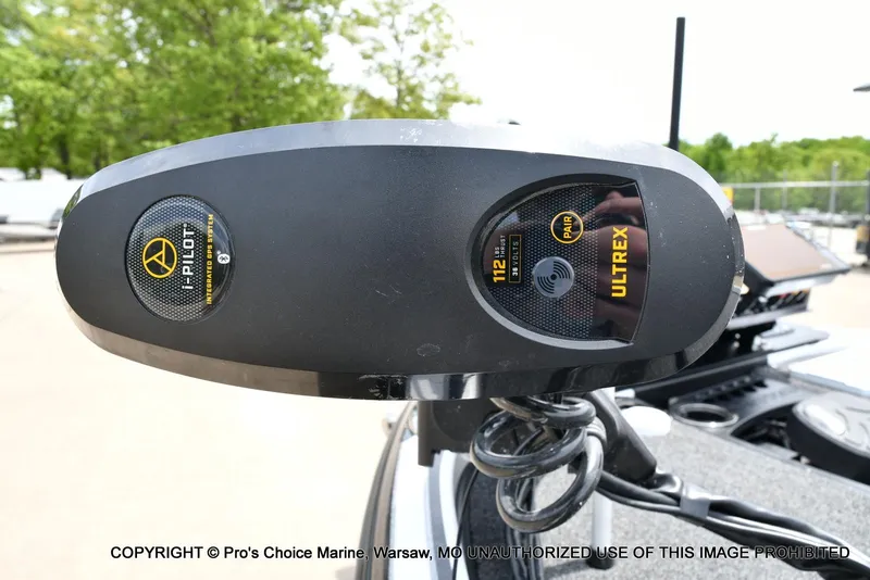Slide: The Image of Trolling motor with i-Pilot GPS system on a 2024 Nitro Z20 Pro boat. - 30