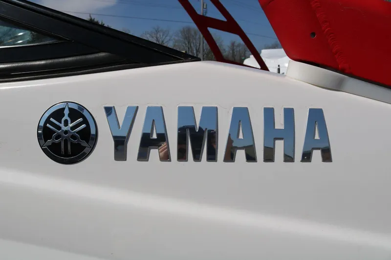 Slide: The Image of 2018 Yamaha AR 195 boat logo on white surface with red accents. - 16