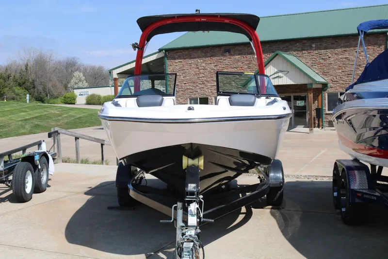 Slide: The Image of 2018 Yamaha Boats AR 195 on trailer, displayed outdoors near a building. - 3