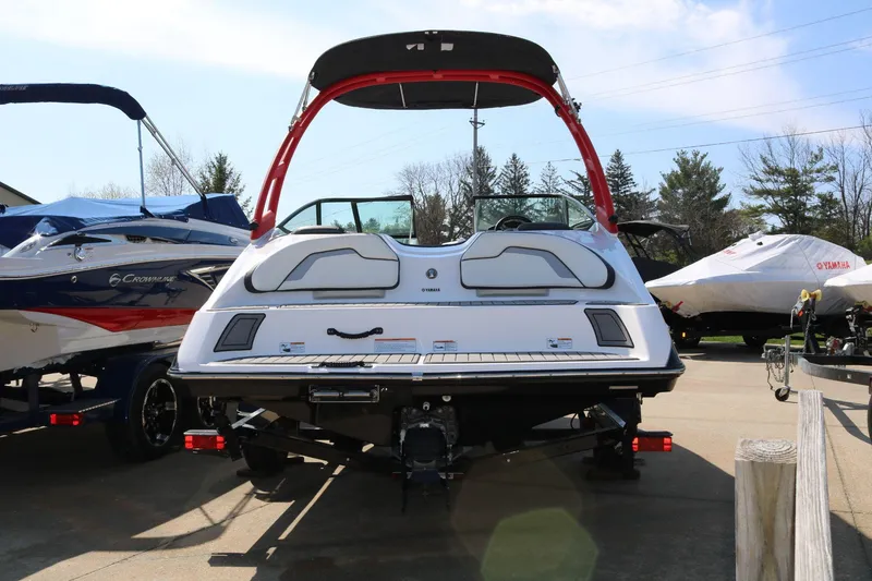Slide: The Image of 2018 Yamaha Boats AR 195 on trailer, rear view, sunny day, outdoor display. - 4