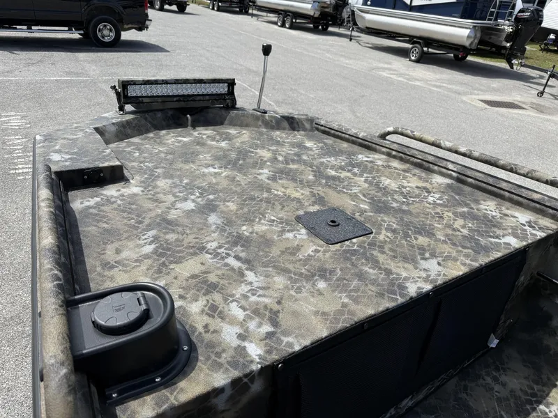 Slide: The Image of Excel Viper F4 1751-YAMHA 60 2025 - 9