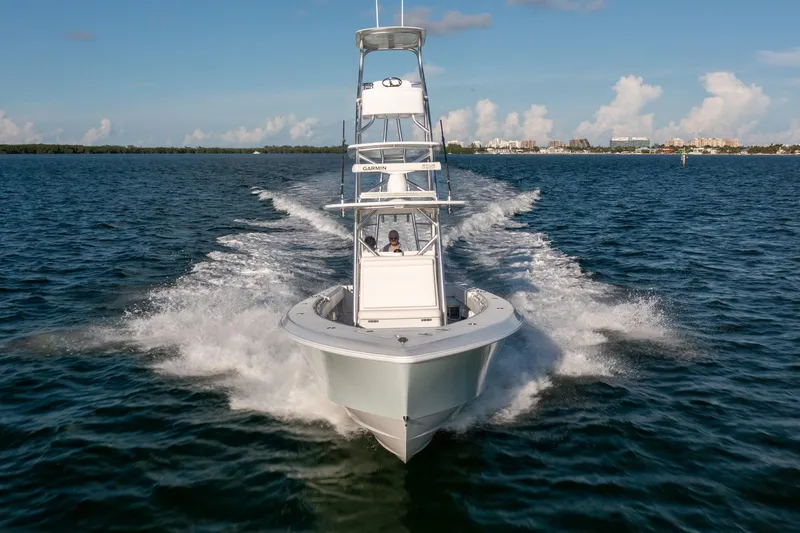 Slide: The Image of 2018 Contender 39 ST boat cruising on open water, creating a dynamic wake. - 9