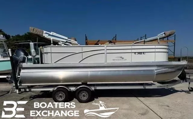 Slide: The Image of 2017 Bennington 21SLX pontoon boat on trailer at Boaters Exchange. - 1