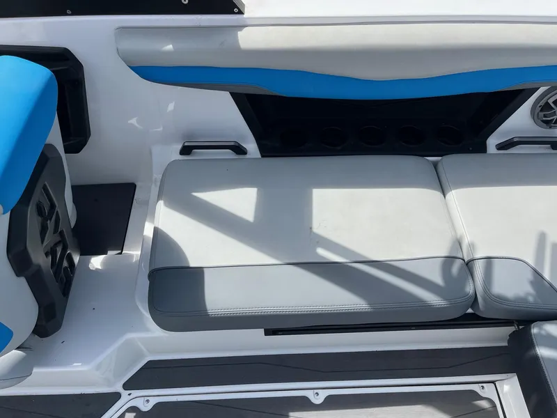 Slide: The Image of Axis T220 2023 - 21