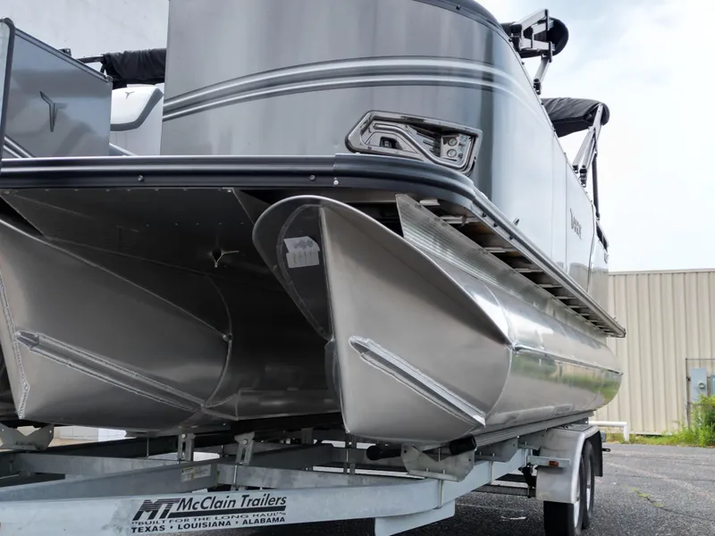 Slide: The Image of Tahoe LTZ QL23T 2025 - 16