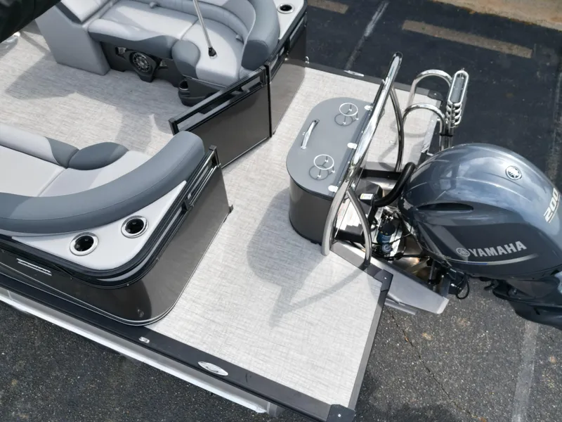 Slide: The Image of Tahoe LTZ QL23T 2025 - 23