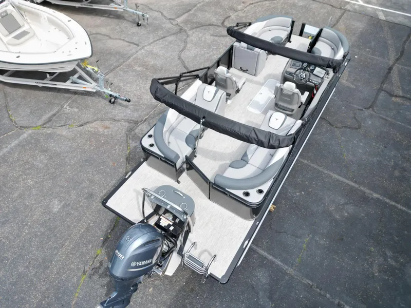 Slide: The Image of Tahoe LTZ QL23T 2025 - 7