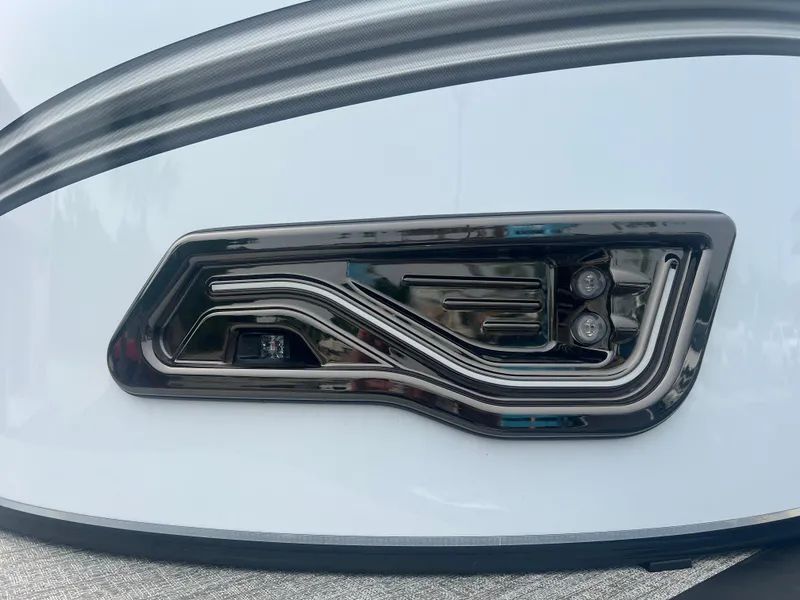 Slide: The Image of Tahoe LTZ QL23T 2025 - 23