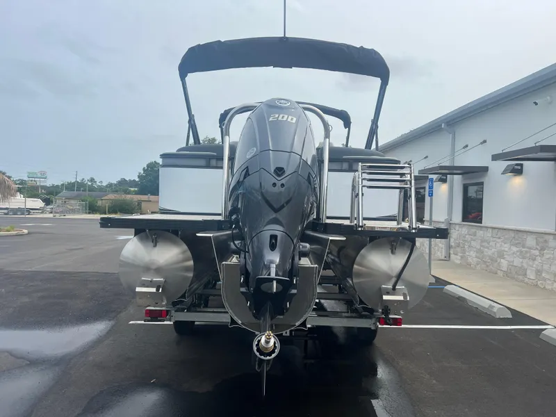 Slide: The Image of Tahoe LTZ QL23T 2025 - 3