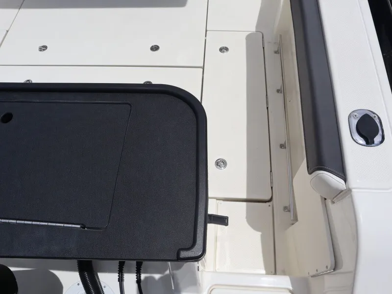 Slide: The Image of Bayliner PH Series T25 Pilothouse 2025 - 10