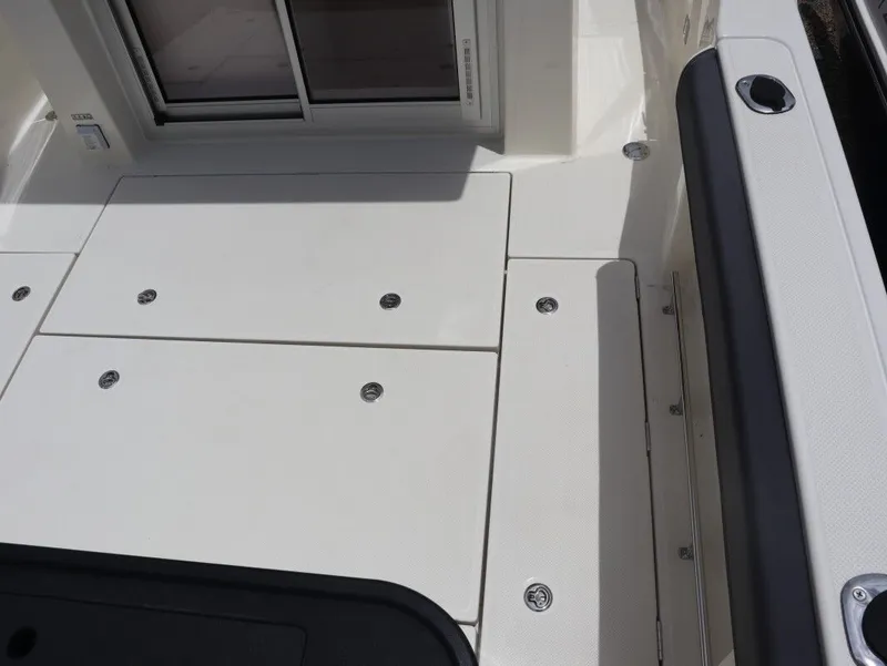 Slide: The Image of Bayliner PH Series T25 Pilothouse 2025 - 12