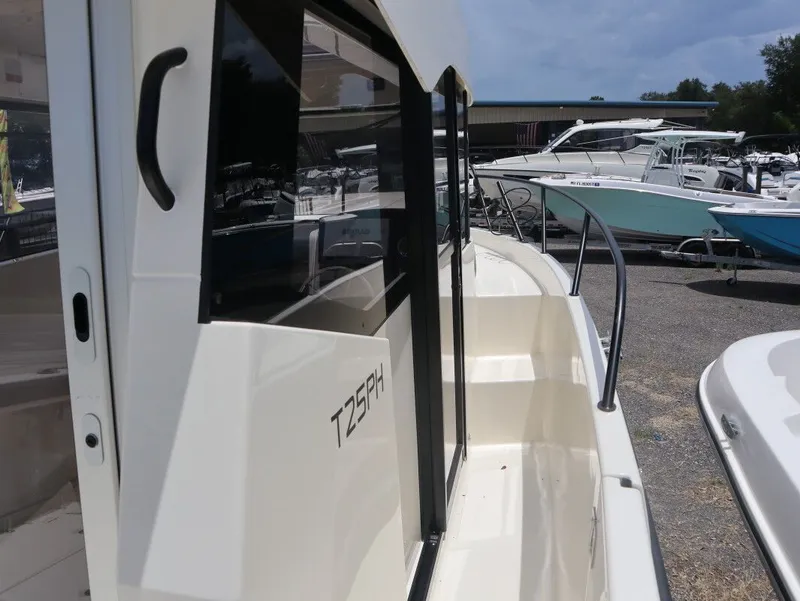 Slide: The Image of Bayliner PH Series T25 Pilothouse 2025 - 14