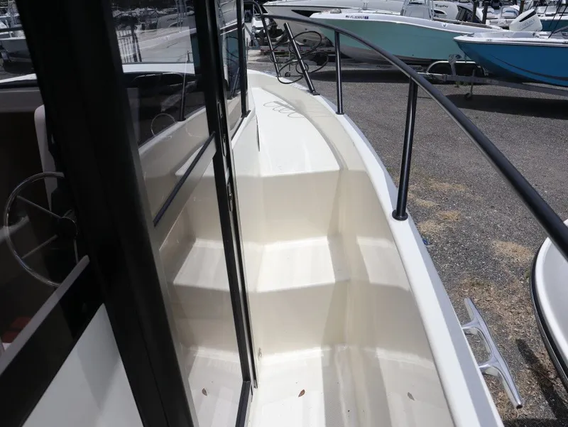 Slide: The Image of Bayliner PH Series T25 Pilothouse 2025 - 15