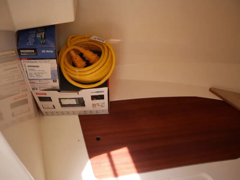 Slide: The Image of Bayliner PH Series T25 Pilothouse 2025 - 25