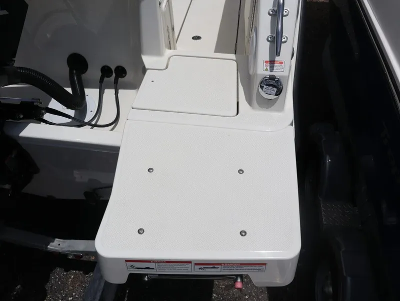 Slide: The Image of Bayliner PH Series T25 Pilothouse 2025 - 7
