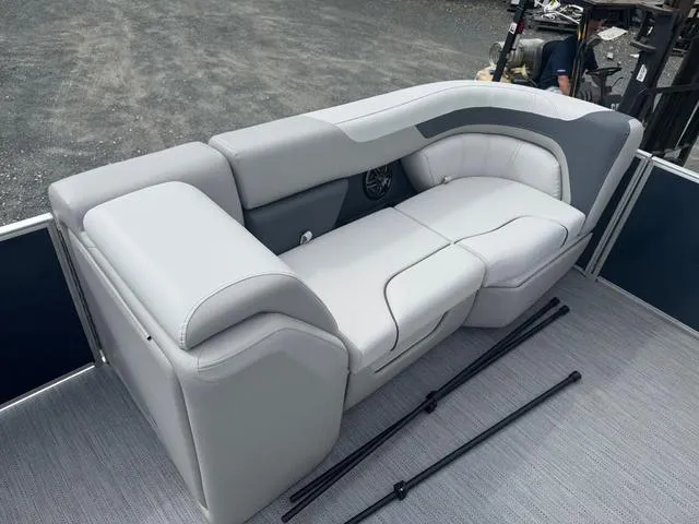 Slide: The Image of Godfrey Sweetwater 2286 SFL - Yamaha 250 SHO 2025 - 12