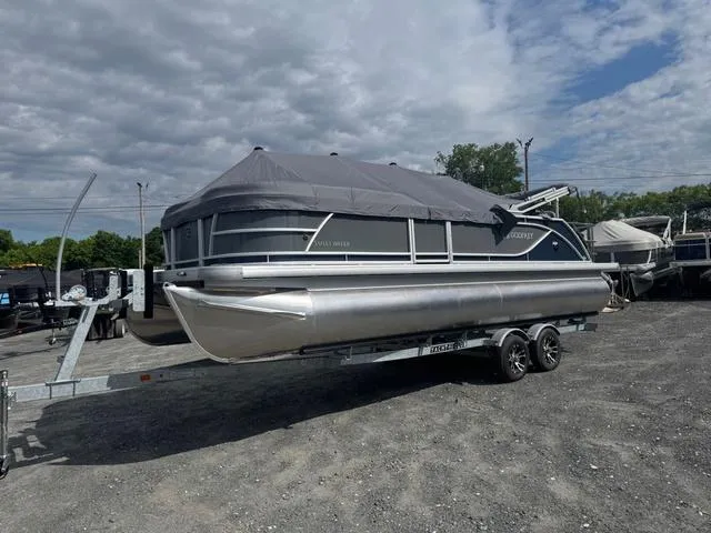 Slide: The Image of Godfrey Sweetwater 2286 SFL - Yamaha 250 SHO 2025 - 14