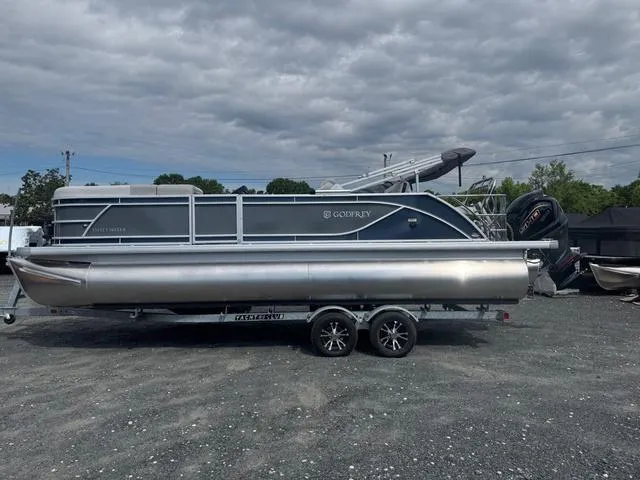 Slide: The Image of Godfrey Sweetwater 2286 SFL - Yamaha 250 SHO 2025 - 3