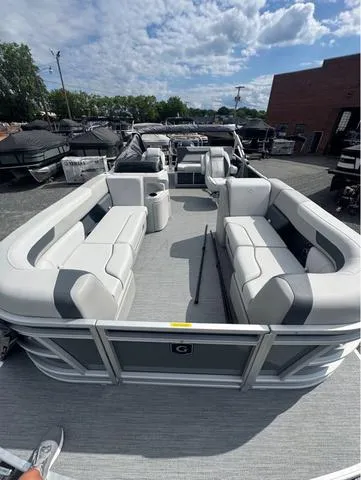 Slide: The Image of Godfrey Sweetwater 2286 SFL - Yamaha 250 SHO 2025 - 4