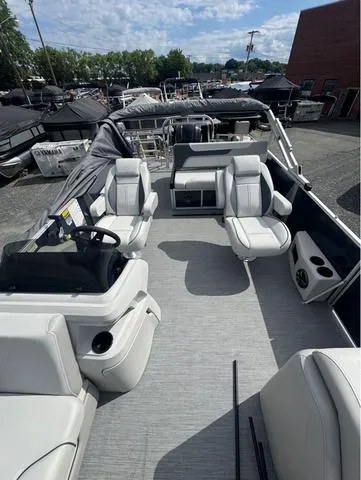 Slide: The Image of Godfrey Sweetwater 2286 SFL - Yamaha 250 SHO 2025 - 5