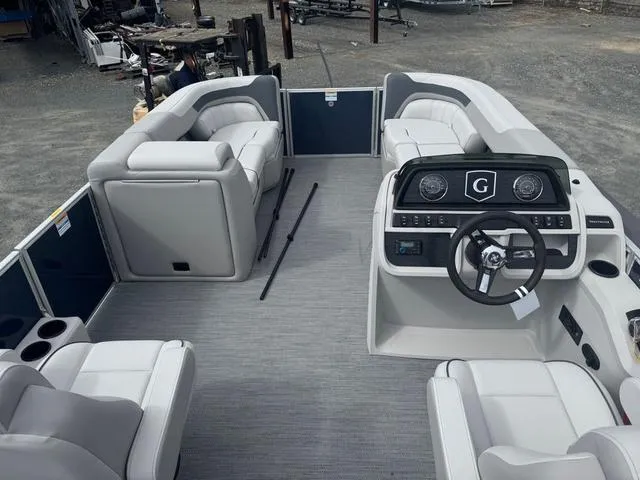 Slide: The Image of Godfrey Sweetwater 2286 SFL - Yamaha 250 SHO 2025 - 8