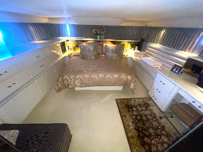 Slide: The Image of FULL BEAM MASTER STATEROOM OVERVIEW LOOKING AFT - 26
