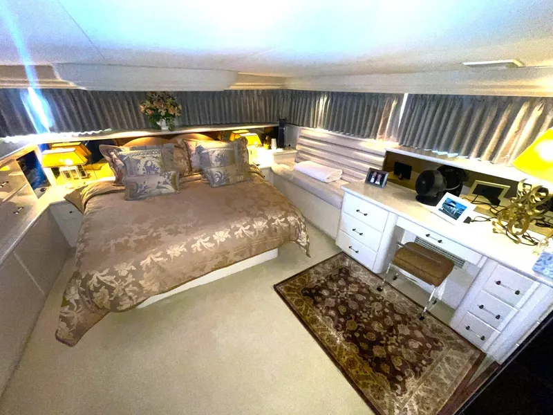 Slide: The Image of MASTER STATEROOM TO PORT - 28