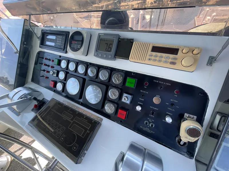 Slide: The Image of Hatteras 80 Cockpit Motor Yacht 1989 - 72