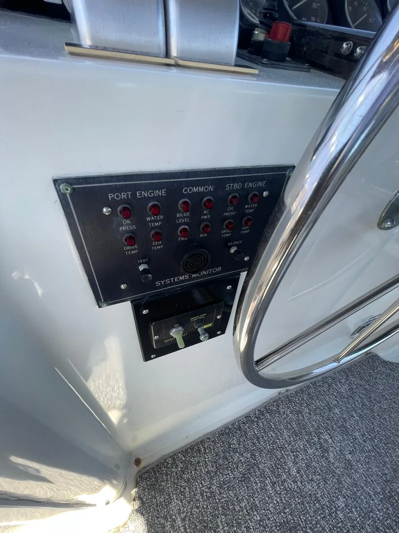 Slide: The Image of Hatteras 80 Cockpit Motor Yacht 1989 - 76