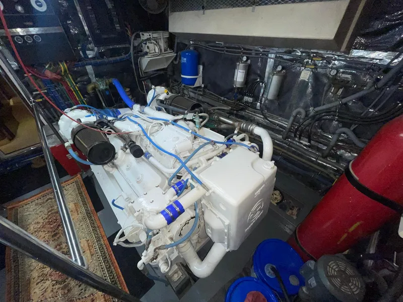 Slide: The Image of Hatteras 80 Cockpit Motor Yacht 1989 - 85