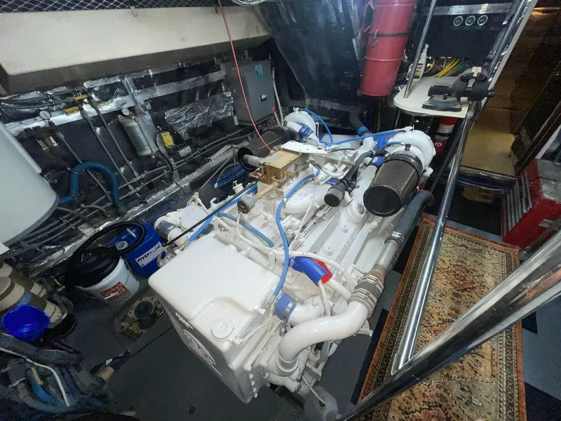 Slide: The Image of Hatteras 80 Cockpit Motor Yacht 1989 - 86