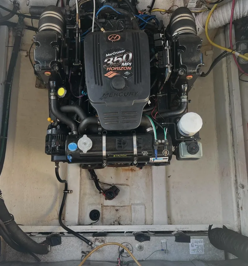 Slide: The Image of 2005 Bayliner 289 Classic engine compartment with MerCruiser 350 MPI Horizon engine. - 7