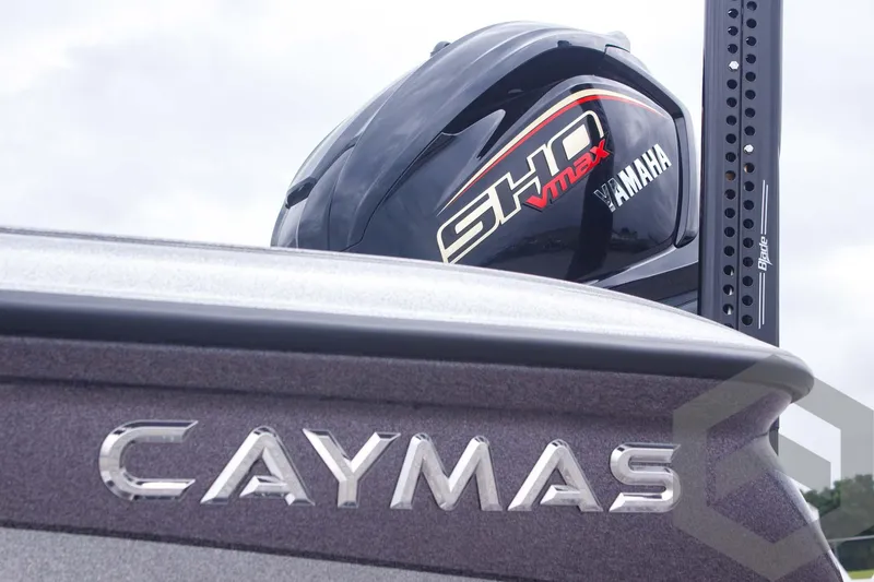 Slide: The Image of 2025 Caymas CX 21 PRO with Yamaha SHO VMAX engine detail. - 10