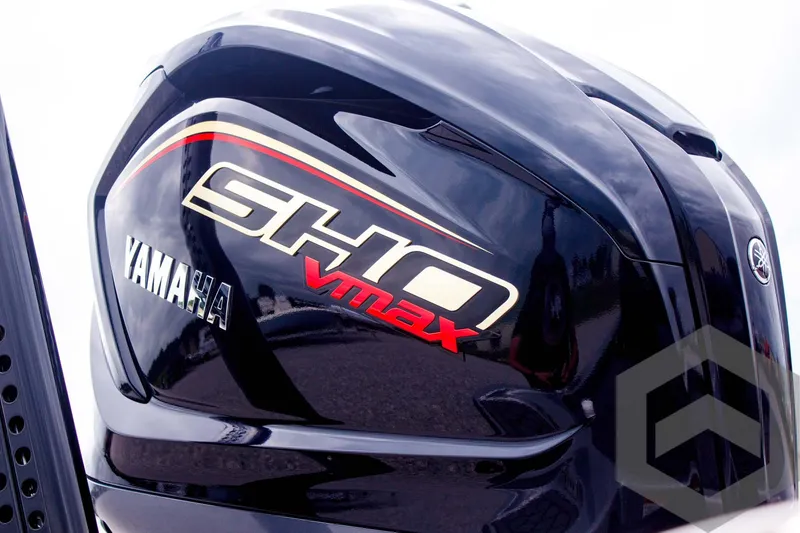 Slide: The Image of 2025 Caymas CX 21 PRO with Yamaha SHO VMAX engine detail. - 13