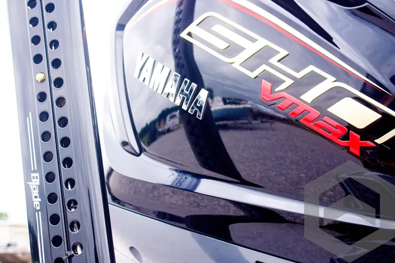 Slide: The Image of 2025 Caymas CX 21 PRO with Yamaha SHO VMAX engine detail. - 16