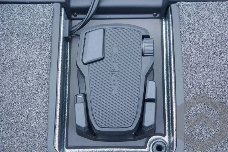 Slide: The Image of Garmin foot pedal on 2025 Caymas CX 21 PRO boat deck. - 31