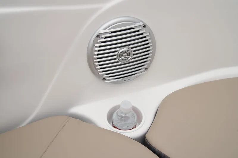 Slide: The Image of Tahoe 185 S 2025 - 37